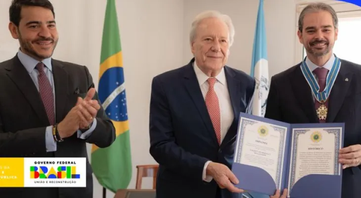 Lewandowski concede a Valdecy Urquiza Medalha de Ordem do Mérito do MJSP