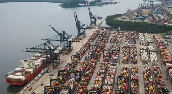 Ministério revisa para baixo projeção de superávit comercial