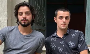 Rodrigo Simas fala sobre bissexualidade e relação com irmão evangélico: “Pensamos diferente”