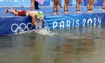 Depois de 102 anos, Paris volta a permitir natação no Rio Sena
