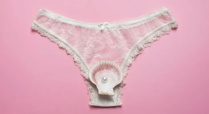 Por que a maioria das calcinhas tem um laço na frente? Não é só estética