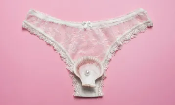 Por que a maioria das calcinhas tem um laço na frente? Não é só estética