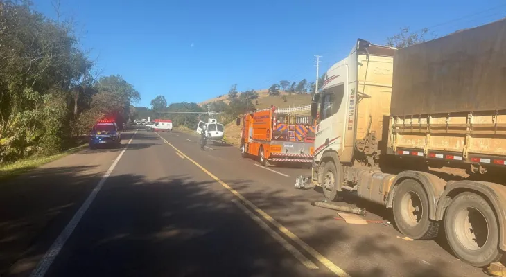 Colisão frontal deixa dois feridos graves e interdita BR-277 em Guaraniaçu