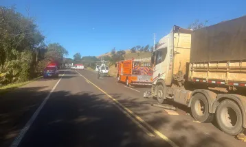Colisão frontal deixa dois feridos graves e interdita BR-277 em Guaraniaçu