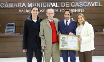 Augusto Bittencourt recebe título de cidadão honorário