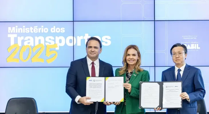 Brasil e China assinam acordo para estudar ferrovia até o Peru