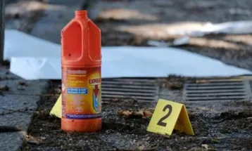 Mulher é indiciada por jogar ácido no pênis do ex após relação sexual