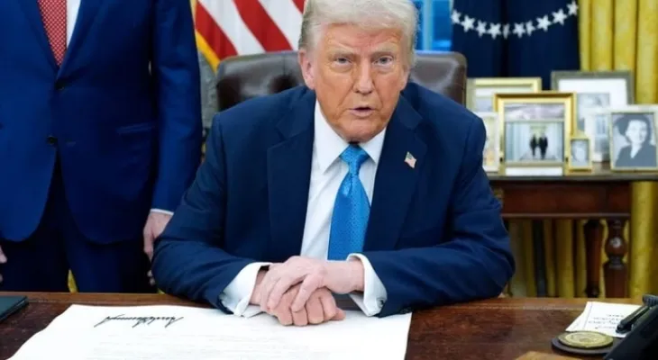 Trump cita Bolsonaro e “censura” às redes ao tarifar Brasil em 50%