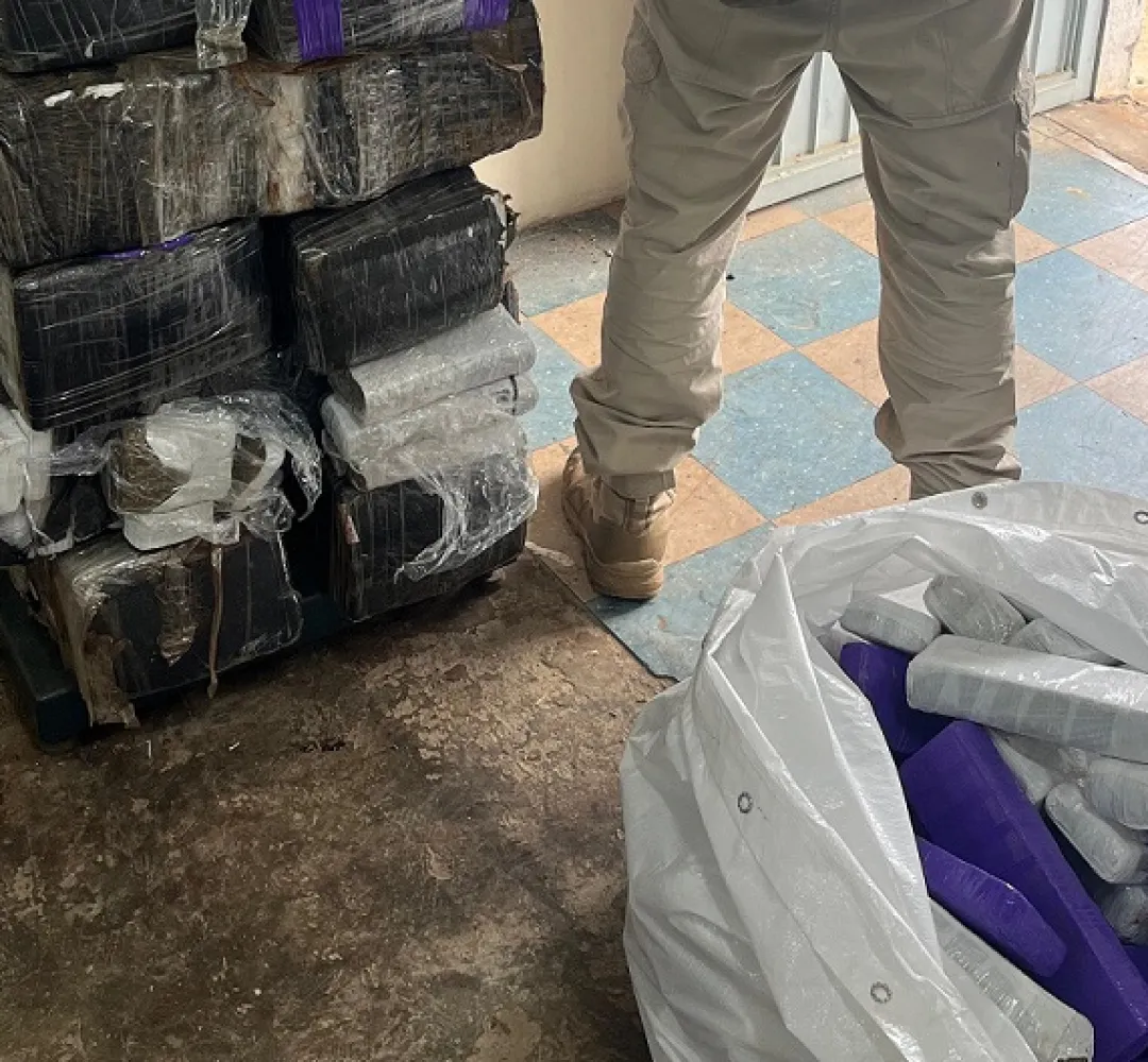 PRF apreende mais de 200 quilos de maconha na BR-277
