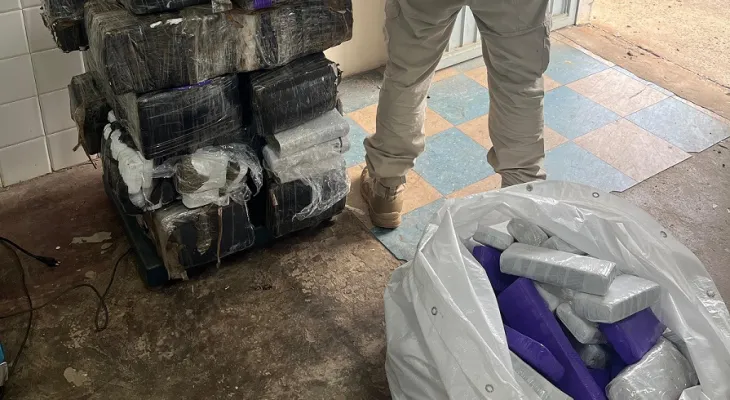 PRF apreende mais de 200 quilos de maconha na BR-277