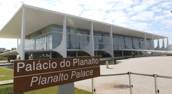 Tarifa de Trump contra Brasil gera reação política intensa