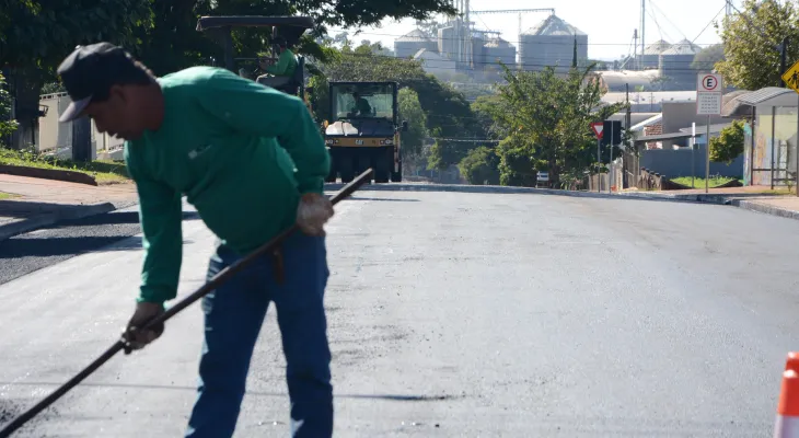 Sete ruas da cidade passam por correções asfálticas sem custo ao município