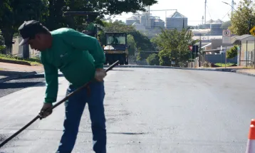 Sete ruas da cidade passam por correções asfálticas sem custo ao município