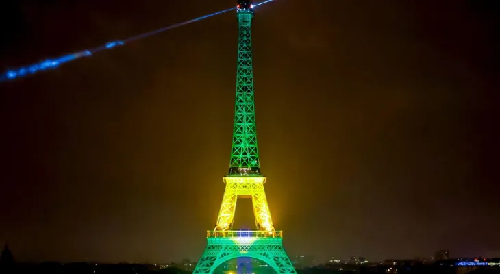 França celebra 14 de Julho com show de drones e homenagem ao Brasil