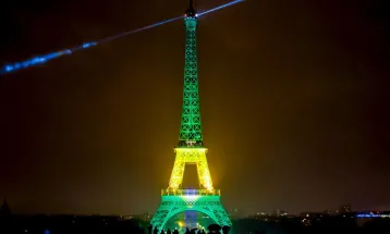 França celebra 14 de Julho com show de drones e homenagem ao Brasil