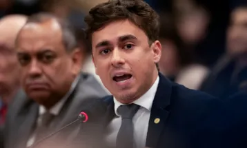 Nikolas Ferreira protocola pedido de impeachment contra Lula