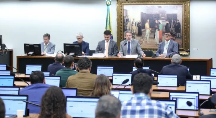 Comissão da Câmara aprova projeto que isenta de Imposto de Renda quem ganha até R$ 5 mil mensais
