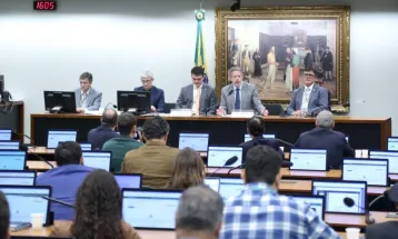 Comissão da Câmara aprova projeto que isenta de Imposto de Renda quem ganha até R$ 5 mil mensais