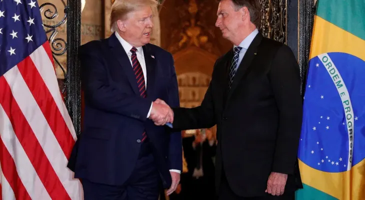 Trump diz que taxou o Brasil porque o que estão fazendo com Bolsonaro é 'uma desgraça'