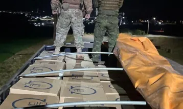 PRF e BPFRON apreendem caminhão com carga de cigarros contrabandeados