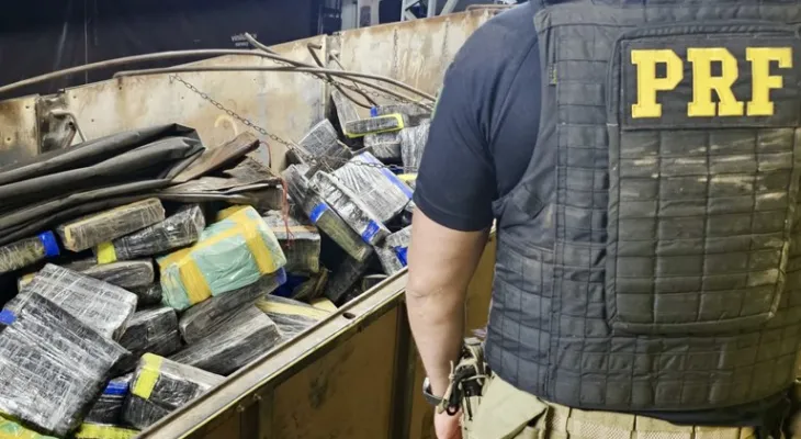 PRF apreende quase 9 toneladas de maconha em caminhão carregado com milho, na BR-163