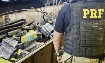 PRF apreende quase 9 toneladas de maconha em caminhão carregado com milho, na BR-163