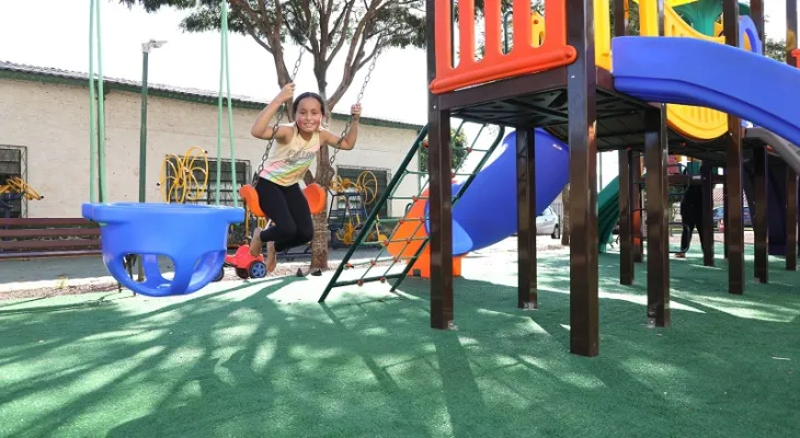 Prefeitura instala novos parquinhos e garante lazer e bem-estar para famílias em Cascavel