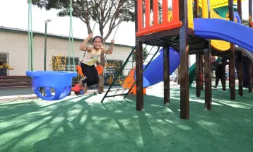 Prefeitura instala novos parquinhos e garante lazer e bem-estar para famílias em Cascavel