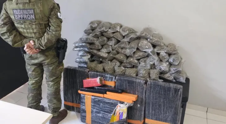 BPFRON apreende veículo abandonado com mais de 110 kg de maconha em Francisco Beltrão