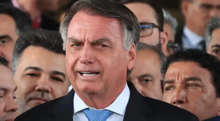 Moraes dá 24 horas para Bolsonaro explicar uso de redes sociais