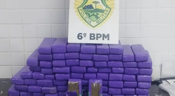 Mulher é presa com 50 kg de maconha em carro de aplicativo em Cascavel