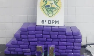 Mulher é presa com 50 kg de maconha em carro de aplicativo em Cascavel
