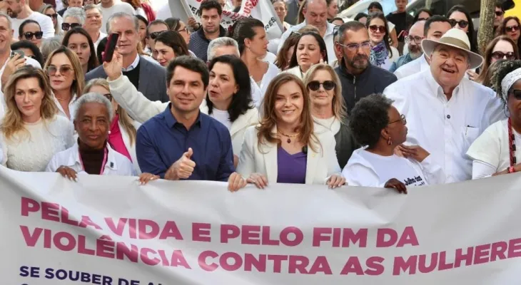 Curi participa de ato contra o feminicídio