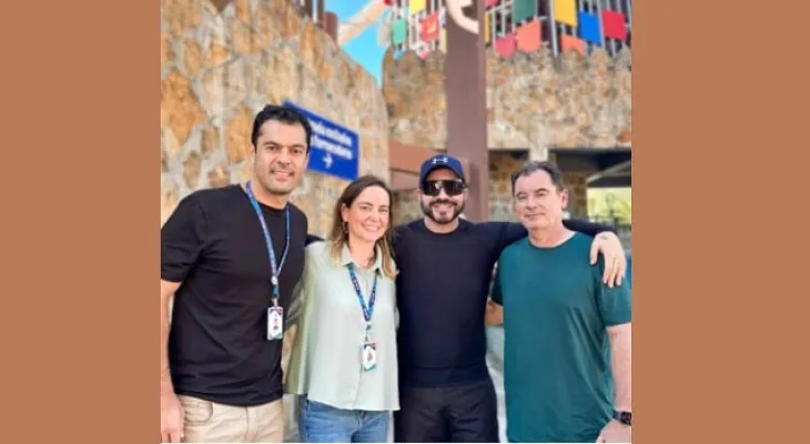 Padre Fábio de Melo se diverte no Beach Park