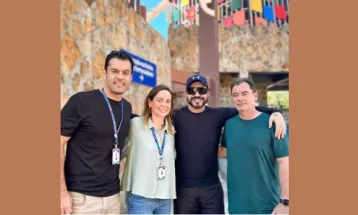 Padre Fábio de Melo se diverte no Beach Park