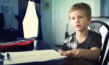 Menino afirma ter morrido no 11 de Setembro e caso volta a viralizar nas redes