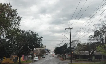 Chuva, frio e vento dominam a quinta-feira em Cascavel