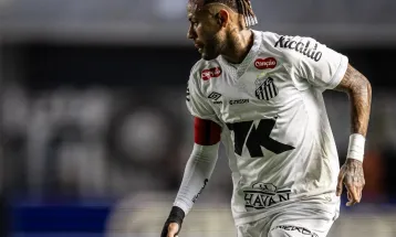 Neymar passa por cirurgia no joelho e inicia recuperação no Santos