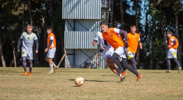 Meninos do Sub-20 do Cascavel levam o sonho do título bagagem