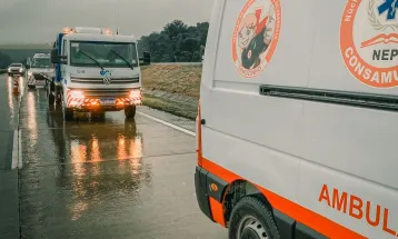 Retornando de Santa Lúcia, a equipe do Samuzinho auxilia em acidente na rodovia