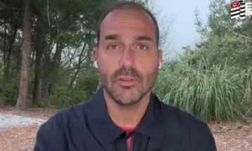 Eduardo Bolsonaro ironiza reação de aliados à fala de Lula sobre “truco” a Trump