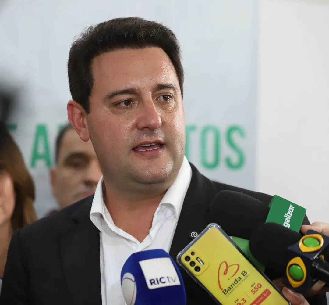 Candidatura de Ratinho Júnior à Presidência fica subordinada à decisão de Tarcísio para 2026