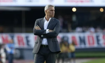 Crespo admite desgaste, mas quer São Paulo lutando em "todas as frentes"