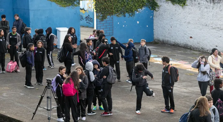 Com mais professores e novidades, 1 milhão de alunos voltam às aulas no Paraná