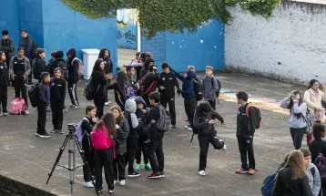 Com mais professores e novidades, 1 milhão de alunos voltam às aulas no Paraná