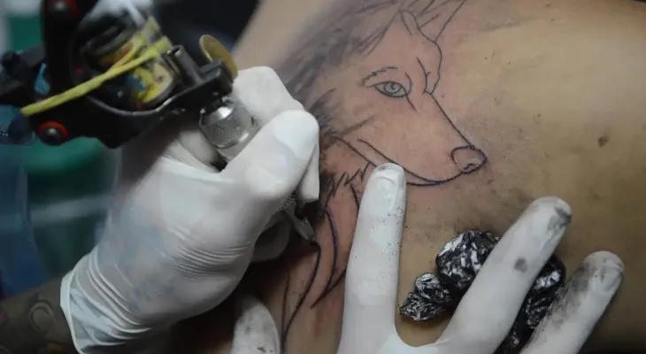 CFM proíbe anestesia para a realização de tatuagens