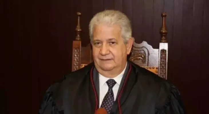 Perícia encontra R$ 174 mil sem explicação e ex-desembargador continua réu