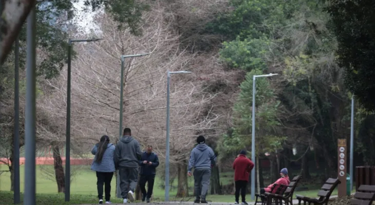 Massa de ar polar derruba temperaturas no Paraná; quarta-feira deve ser o dia mais gelado da semana