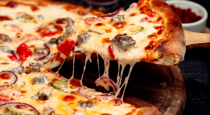 Homem é condenado a 5 anos de prisão por pagar pizza com dinheiro falso no Paraná
