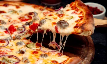 Pizza gigante de 74 metros marca aniversário de Cascavel com solidariedade e sabor